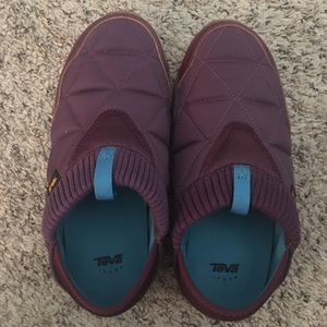 Teva slipper moccasins